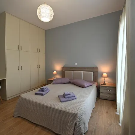 Easy Living Apartment *